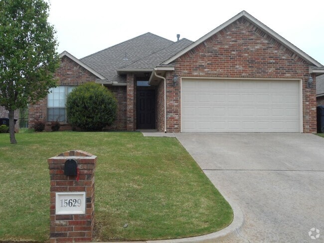 Building Photo - Gorgeous 4 Bed 2 Bath in Gated Community Rental