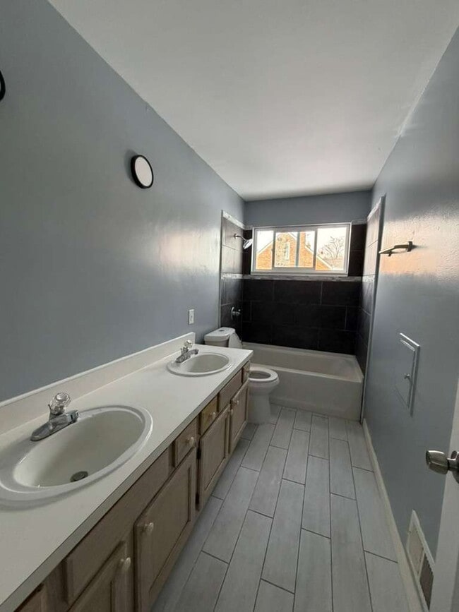 Photo - 11454 Sanford Ave