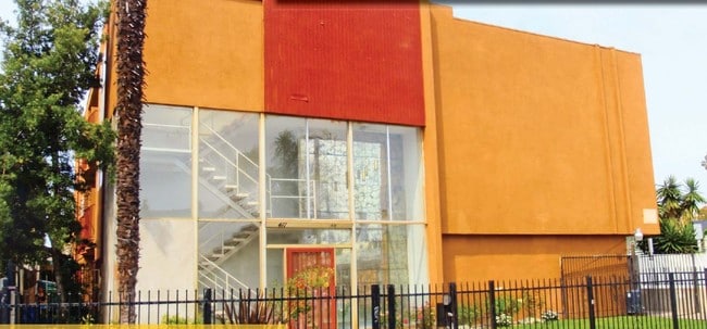 Primary Photo - 411 E 97th St