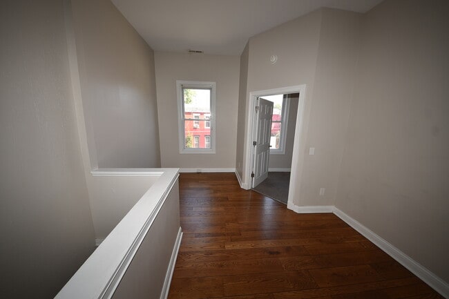 Building Photo - 742 Columbia St