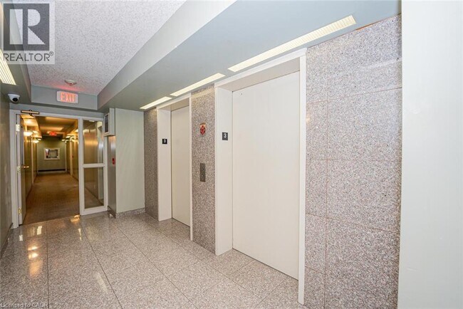 Photo - 274 Erb St. W Unité 803