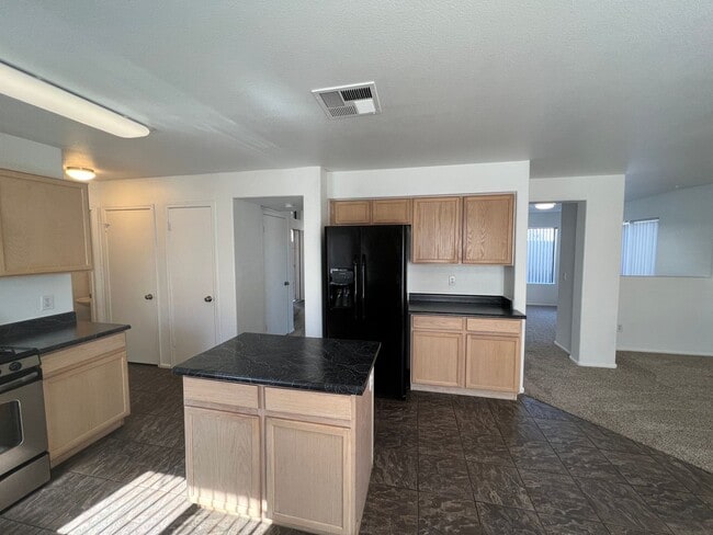 Photo - Spacious 4 Bed/3 Bath w/Loft in Great Glendale Location