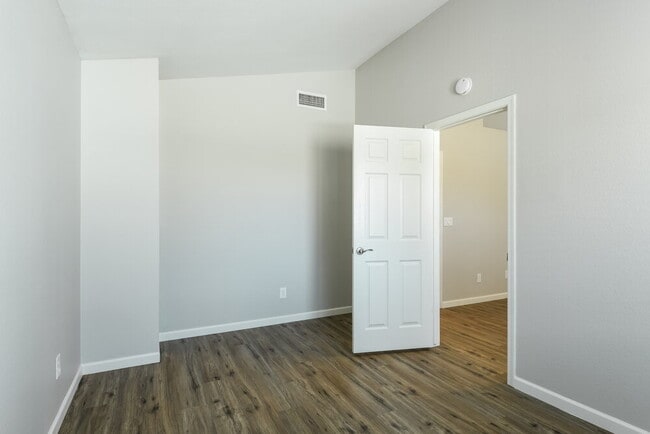 Photo - 2028 W Columbine Dr