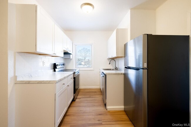 Building Photo - 1550 Montauk Hwy Unit 1B