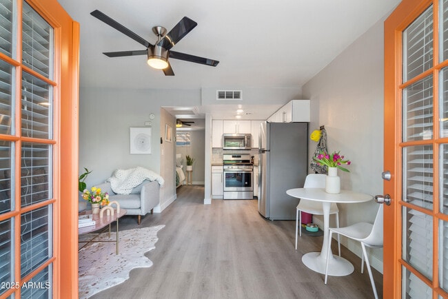 Building Photo - 4025 N 40th St Unit 31