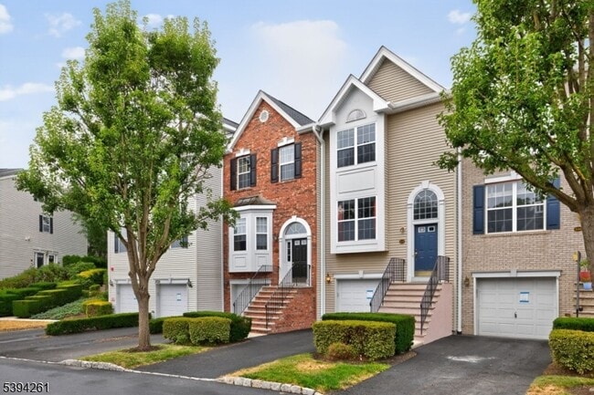 Photo - 535 Coventry Dr