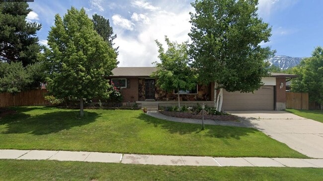 5 Bd 3 Ba Home in Sandy - 5 Bd 3 Ba Home in Sandy