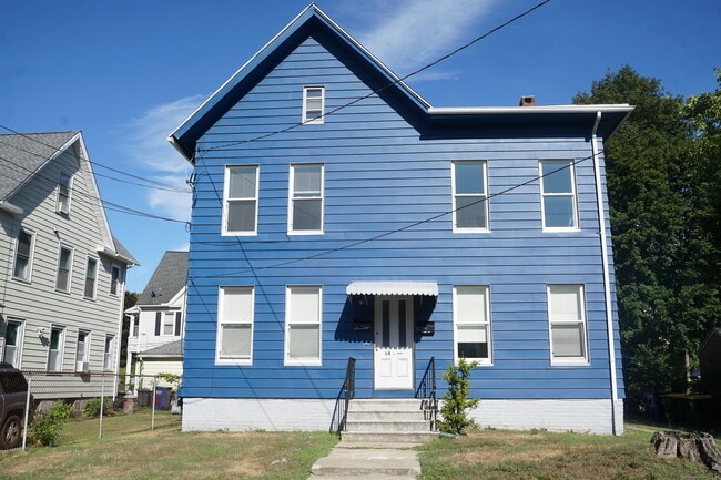 Building Photo - 14 Holbrook St Rental