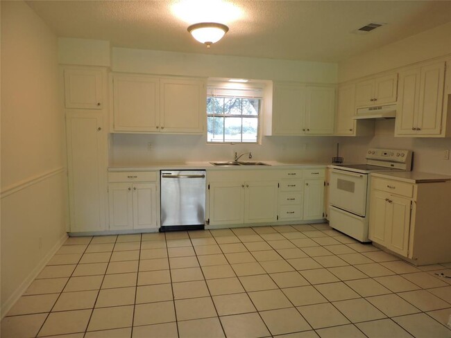 6701 N US Hwy 183