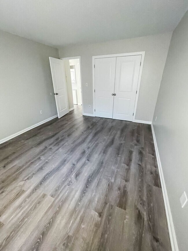 Photo - 1 Bed Condo w/ Laundry and Parking Unit 471 Whalley Ave  - A