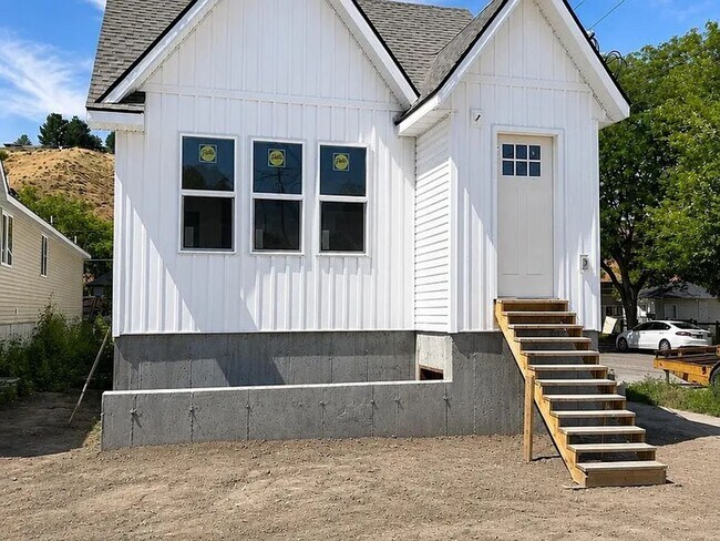 651 N Johnson Ave Unit A - 651 N Johnson Ave