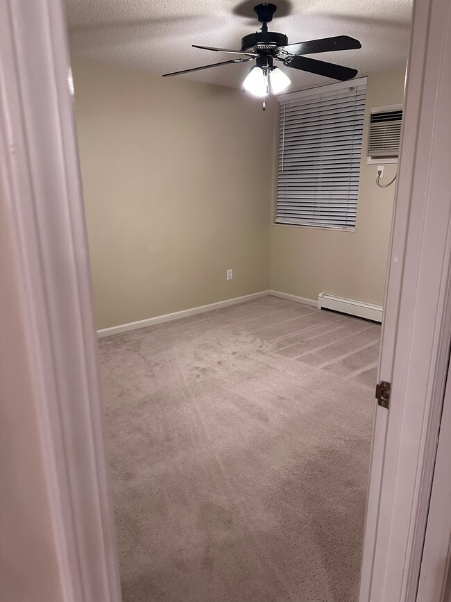 1653 Cass Lake Rd Condo Unit A Condo for Rent in Keego Harbor, MI