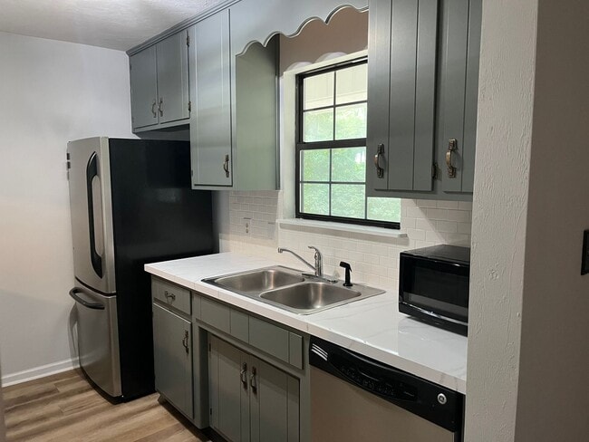 Photo - Recently Updated 2/1 Townhome off Mahan