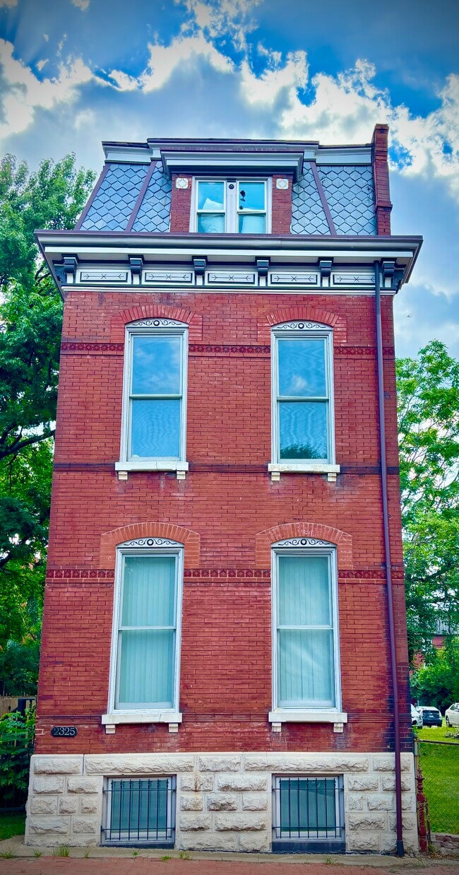 Building Photo - 2325 S 10th St Unit A