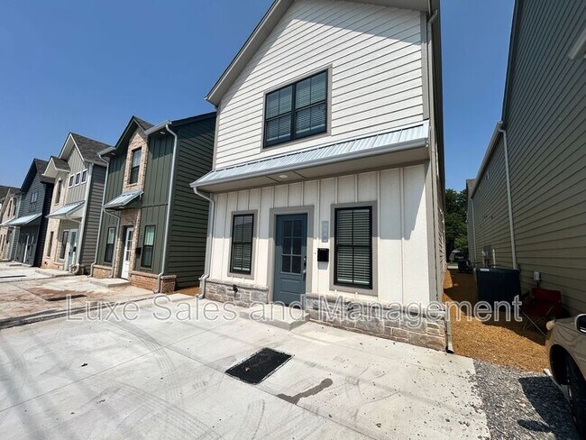 Photo - 604 W 2nd St