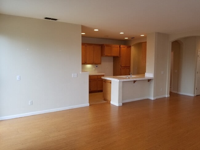 Photo - VERY CUTE 3BD/2BTH SINGLE FAMILY IN NORTH LINCOLN