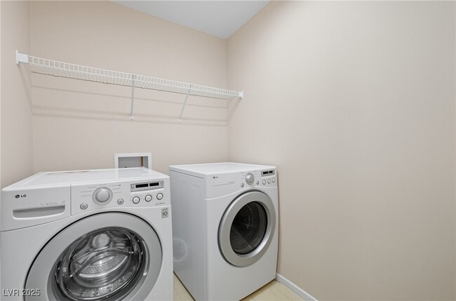 Photo - 749 Jewel Tower St