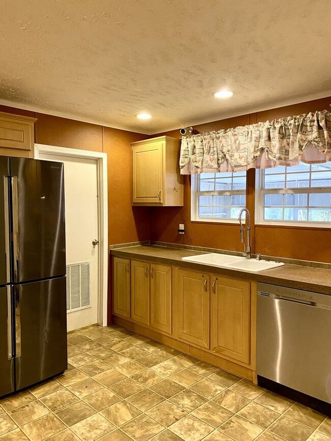 Photo - Quiet home in the country