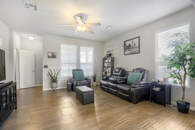 Photo - 525 N Heatherwilde Blvd