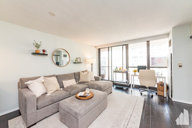 Building Photo - 10 E Ontario St Unit 2410