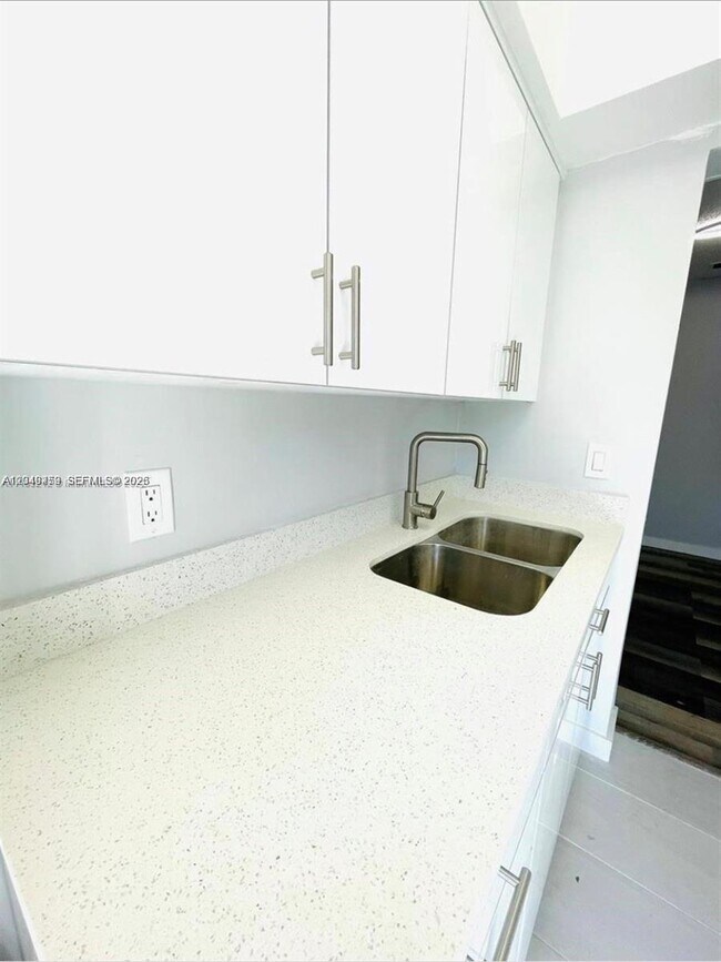 1431 S 14th Ave Unit 208