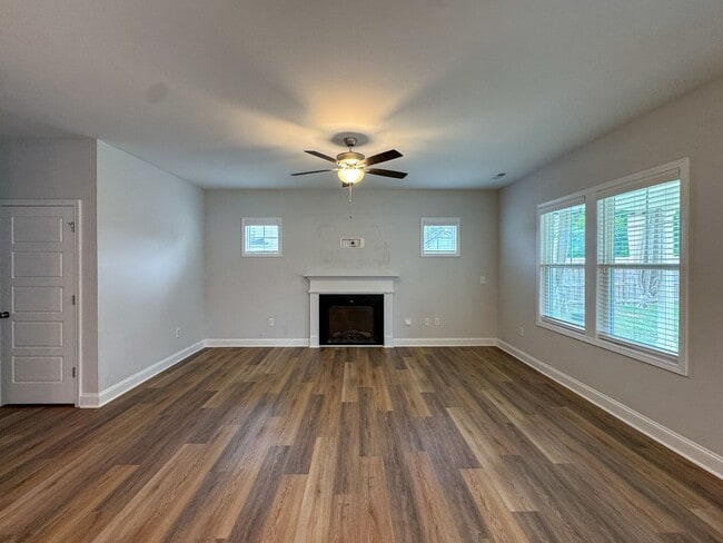 Photo - Beautiful 3 Bed 2.5 Bath Home in Raeford