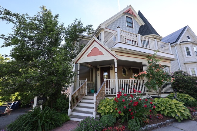 Building Photo - 10 Symmes St Unit 1