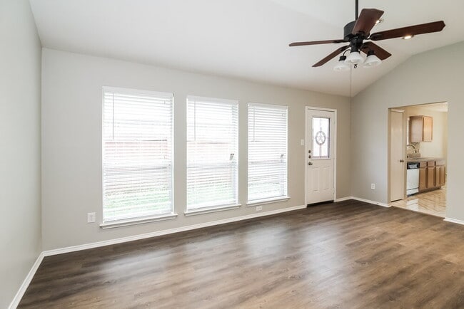 Photo - 13911 Creek Crossing Dr