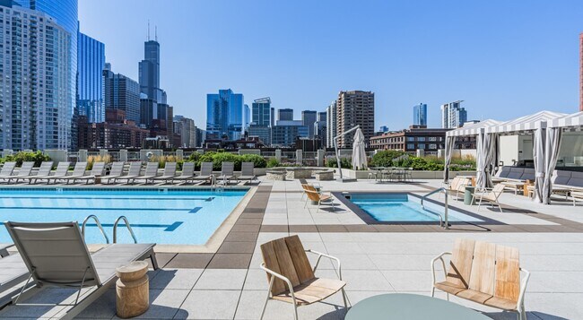 Photo - 645 W Kinzie St