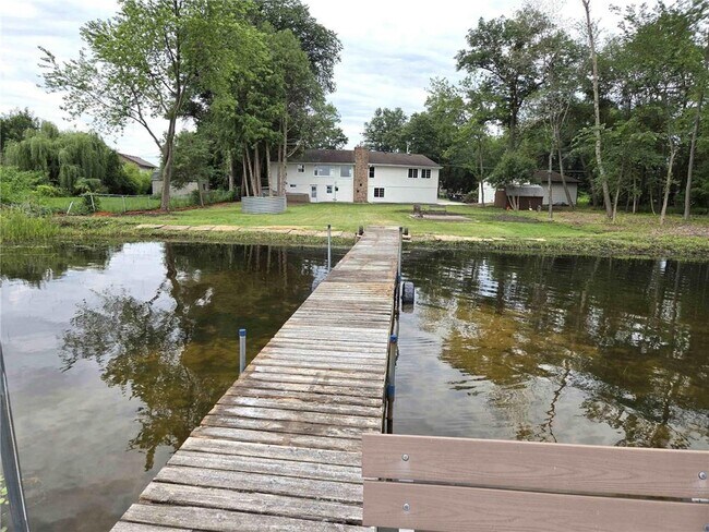 Photo - 3311 Interlachen Dr NE