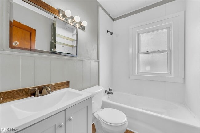 Building Photo - 9806 Sladden Ave Unit 2/UP