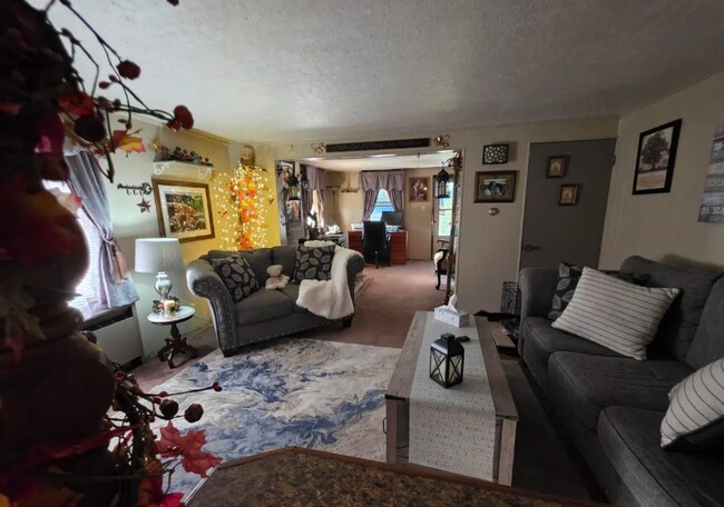 Photo - 525 Yanac St