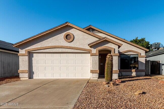 Building Photo - 3122 W Donald Dr