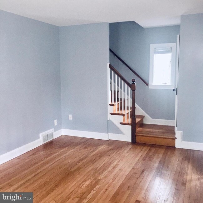 Photo - 208 W George Mason Rd