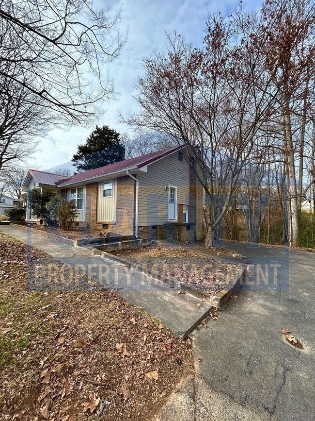 Photo - Three bedroom home w/ two bonus rooms!