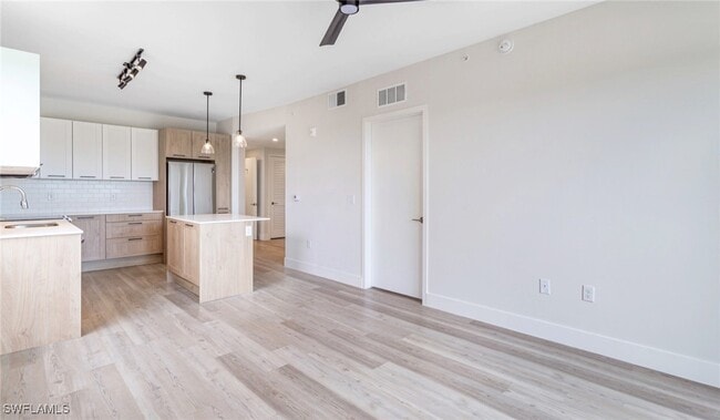 Building Photo - 22980 Vista Edera Cir Unit 1-302