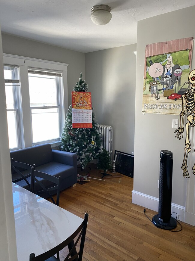 Building Photo - 173 Hillside St Unit 2