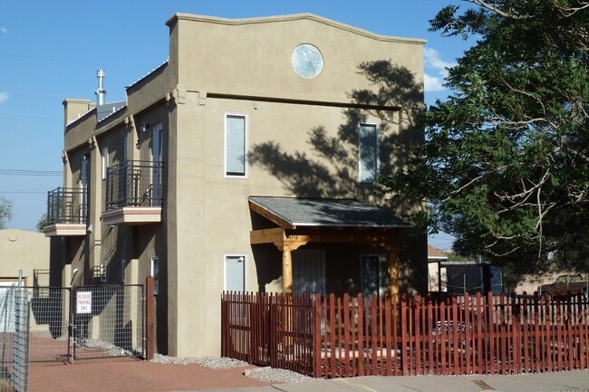 Photo - 704 2nd St SW Apartamento