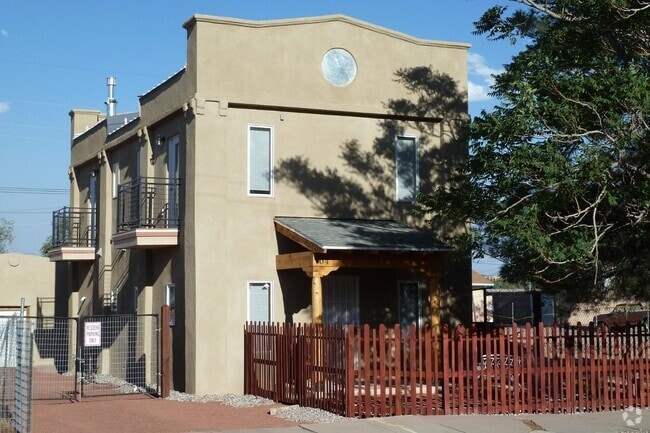 Building Photo - 704 2nd St SW Rental