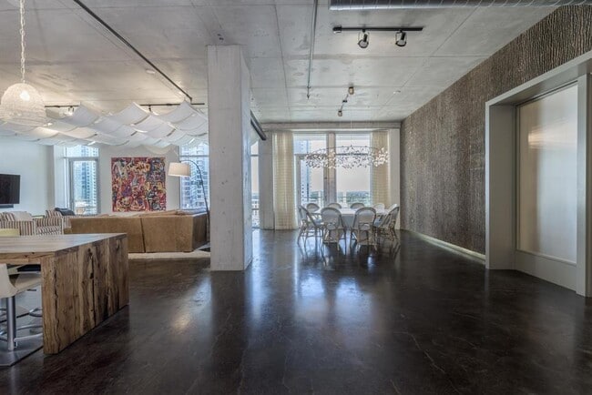 Photo - 800 W 5th St Unit 1007