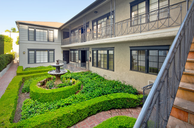 Courtyard with Fountain - Westwood Garden Apartments