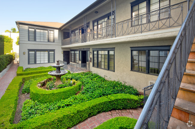 Courtyard with Fountain - Westwood Garden Rental