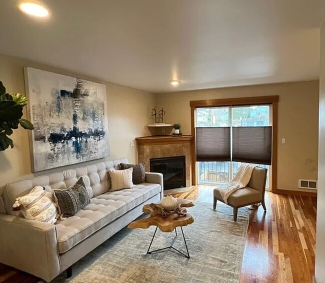 Photo - 9237 17th Ave SW