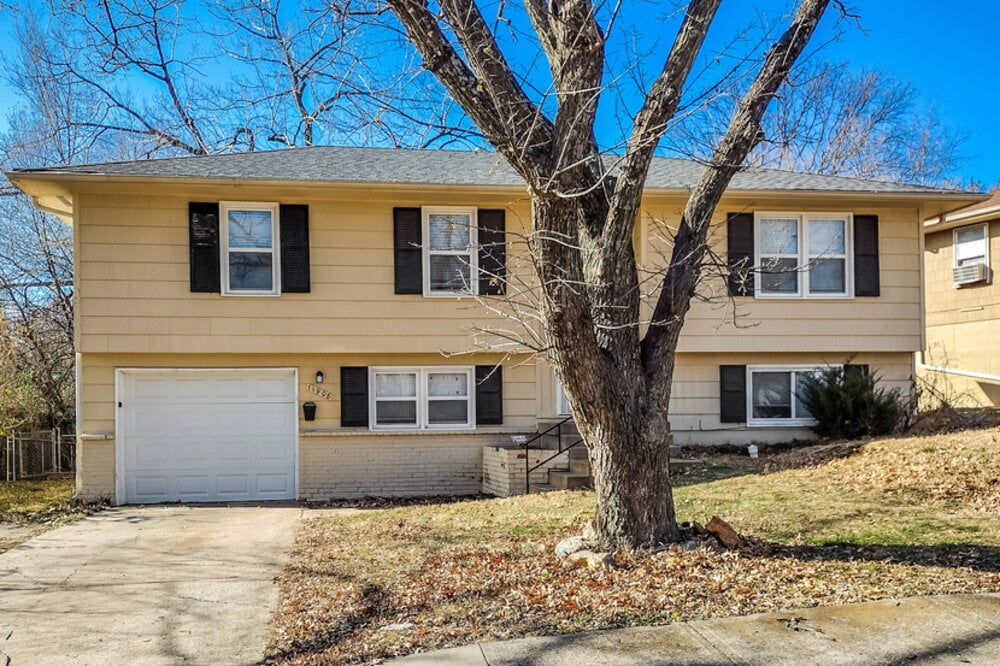 Photo - 11908 Bennington Ave