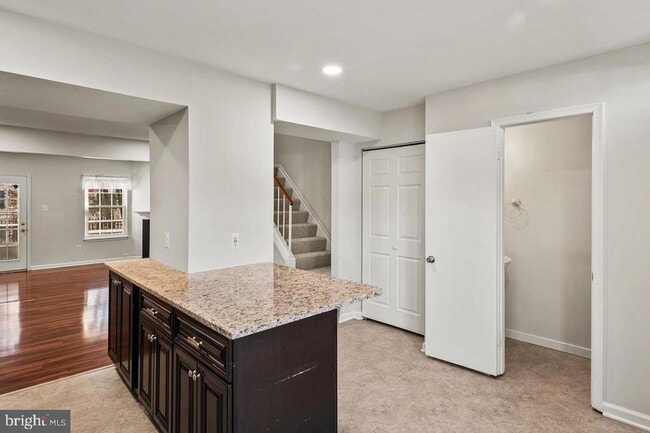 Photo - 7000 Ducketts Ln