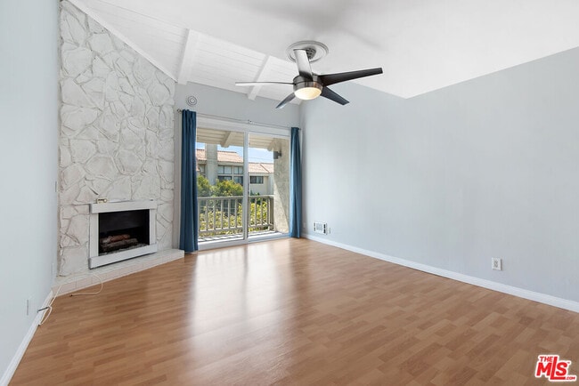 Photo - 8740 Tuscany Ave Unidad 305