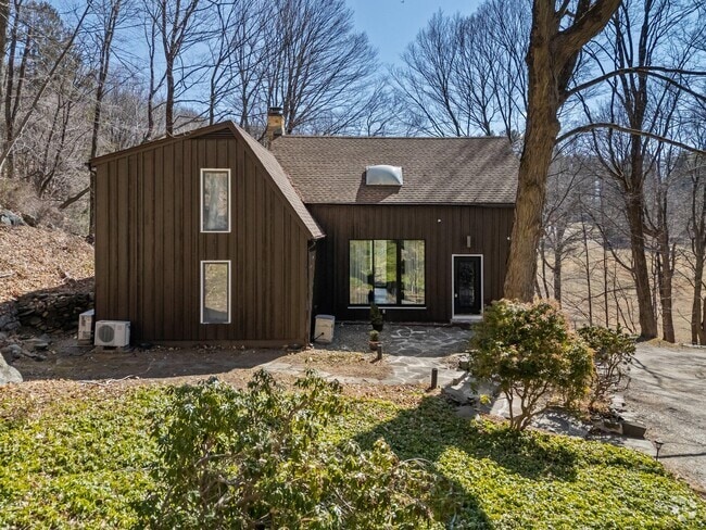 Building Photo - 200 Chestnut Ridge Rd Rental
