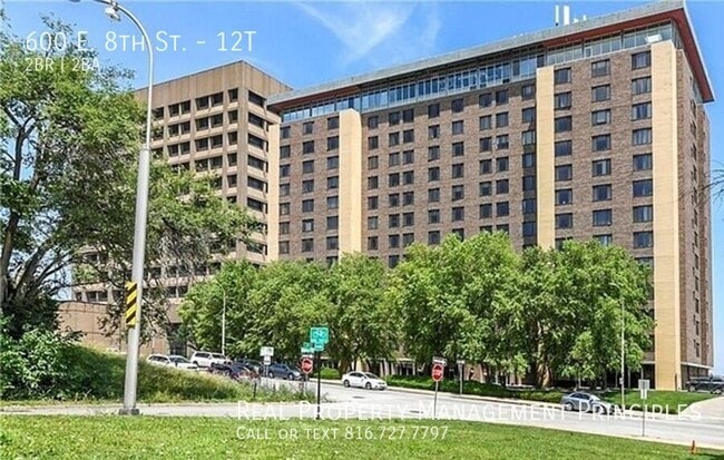 Building Photo - 600 E 8th St Rental