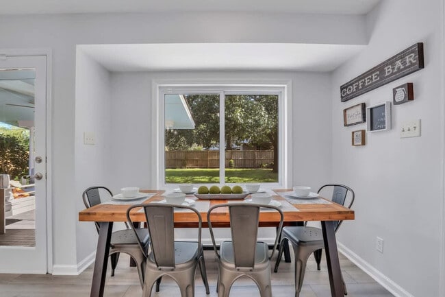 Photo - 402 Symons St Unit ID1244794P