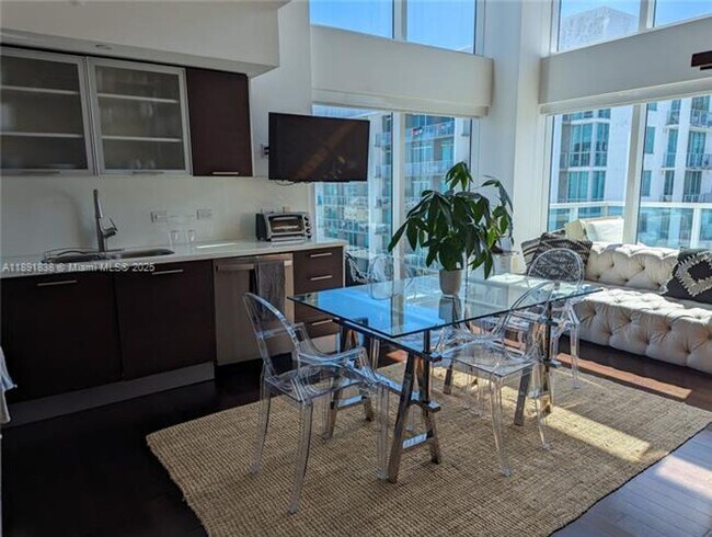 Photo - 41 SE 5th St Unidad 41 SE 5th St 2302